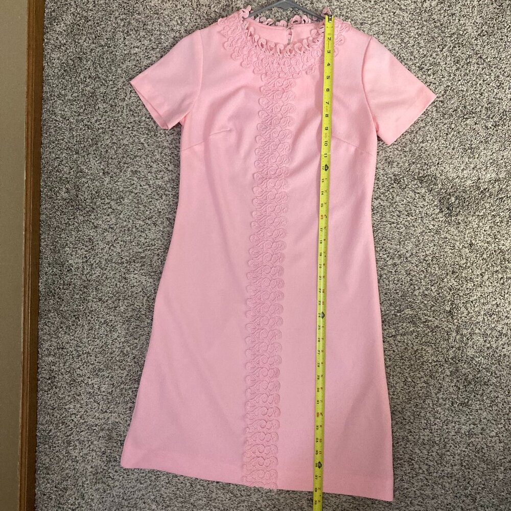 Vintage 1960s Baby Pink Shift Dress with Applique Lace Trim - 6 - Picture 8 of 8